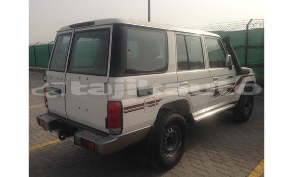 Buy Import Toyota Land Cruiser White Car in Import - Dubai in Dushanbe Buy Import Toyota Land Cruiser White Car in Import - Dubai in Dushanbe