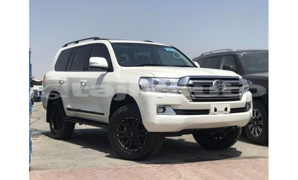 Buy Import Toyota Land Cruiser White Car in Import - Dubai in Dushanbe