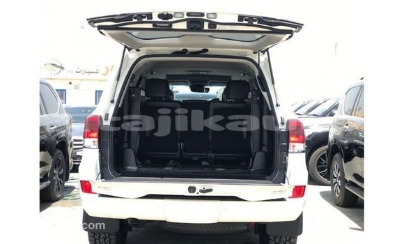 Buy Import Toyota Land Cruiser White Car in Import - Dubai in Dushanbe Buy Import Toyota Land Cruiser White Car in Import - Dubai in Dushanbe