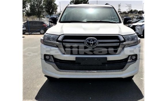 Buy Import Toyota Land Cruiser White Car in Import - Dubai in Dushanbe