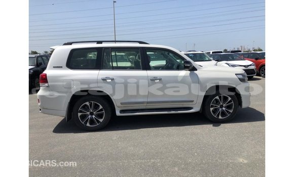 Buy Import Toyota Land Cruiser White Car in Import - Dubai in Dushanbe Buy Import Toyota Land Cruiser White Car in Import - Dubai in Dushanbe