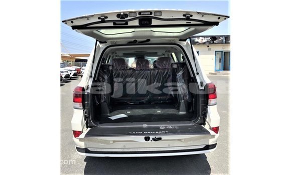 Buy Import Toyota Land Cruiser White Car in Import - Dubai in Dushanbe Buy Import Toyota Land Cruiser White Car in Import - Dubai in Dushanbe