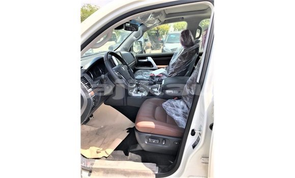 Buy Import Toyota Land Cruiser White Car in Import - Dubai in Dushanbe Buy Import Toyota Land Cruiser White Car in Import - Dubai in Dushanbe