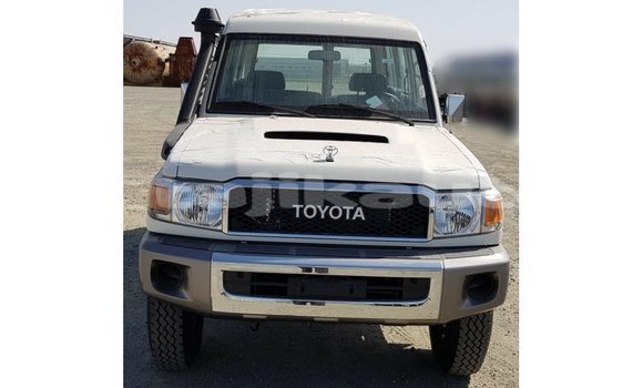 Buy Import Toyota Land Cruiser White Car in Import - Dubai in Dushanbe