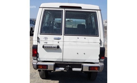 Buy Import Toyota Land Cruiser White Car in Import - Dubai in Dushanbe Buy Import Toyota Land Cruiser White Car in Import - Dubai in Dushanbe