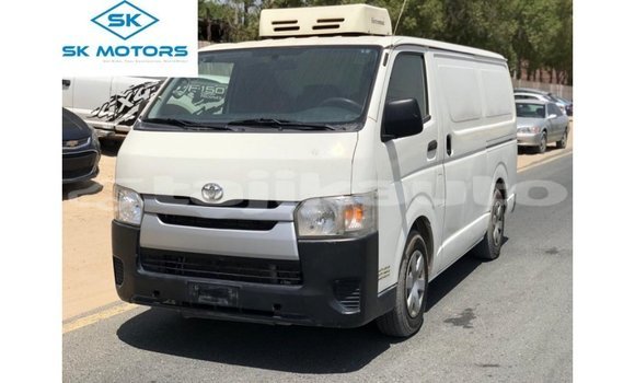 Buy Import Toyota Hiace White Car in Import - Dubai in Dushanbe