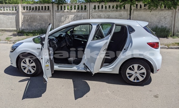 Buy Used Renault Clio White Car in Dushanbe in Dushanbe Buy Used Renault Clio White Car in Dushanbe in Dushanbe