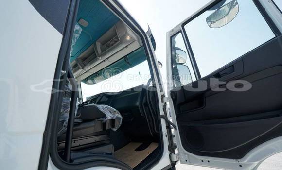 Buy New Iveco Trakker White Truck in Import - Dubai in Dushanbe Buy New Iveco Trakker White Truck in Import - Dubai in Dushanbe