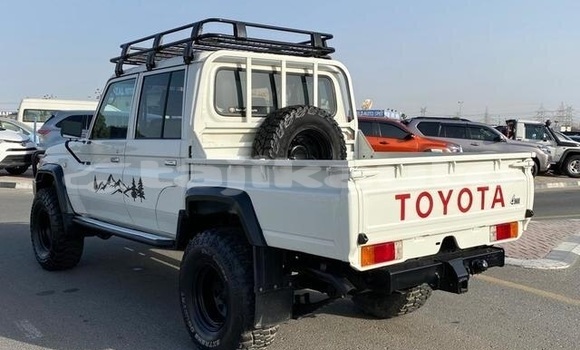 Buy Used Toyota Land Cruiser White Car in Dangara in Khatlon Buy Used Toyota Land Cruiser White Car in Dangara in Khatlon