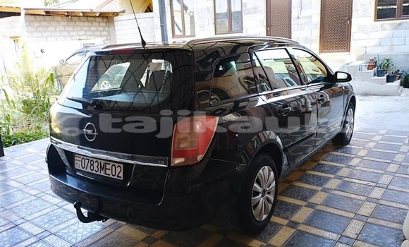 Buy Used Toyota ISis Black Car in Buston in Sughd Buy Used Toyota ISis Black Car in Buston in Sughd