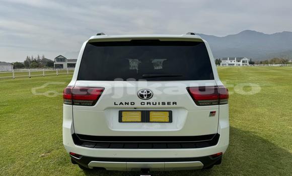 Buy Used Toyota Land Cruiser White Car in Dushanbe in Dushanbe Buy Used Toyota Land Cruiser White Car in Dushanbe in Dushanbe