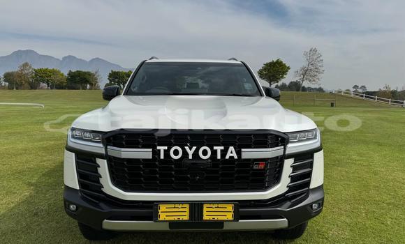 Buy Used Toyota Land Cruiser White Car in Dushanbe in Dushanbe Buy Used Toyota Land Cruiser White Car in Dushanbe in Dushanbe