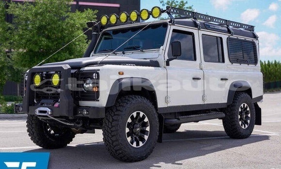 Buy Used Land Rover Defender White Car in Dushanbe in Dushanbe
