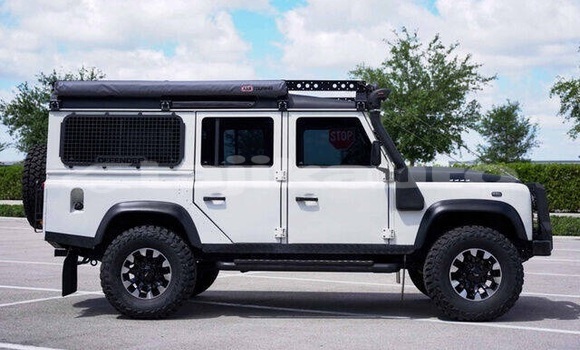 Buy Used Land Rover Defender White Car in Dushanbe in Dushanbe Buy Used Land Rover Defender White Car in Dushanbe in Dushanbe