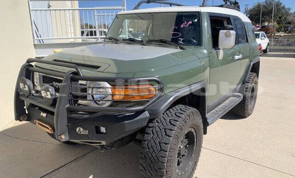 Buy Used Toyota FJ Cruiser Green Car in Dushanbe in Dushanbe