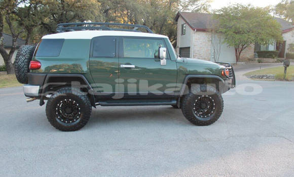 Buy Used Toyota FJ Cruiser Green Car in Dushanbe in Dushanbe Buy Used Toyota FJ Cruiser Green Car in Dushanbe in Dushanbe