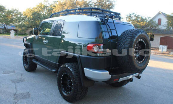Buy Used Toyota FJ Cruiser Green Car in Dushanbe in Dushanbe Buy Used Toyota FJ Cruiser Green Car in Dushanbe in Dushanbe