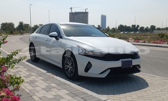 Buy Used Kia K5 White Car in Dushanbe in Dushanbe Buy Used Kia K5 White Car in Dushanbe in Dushanbe