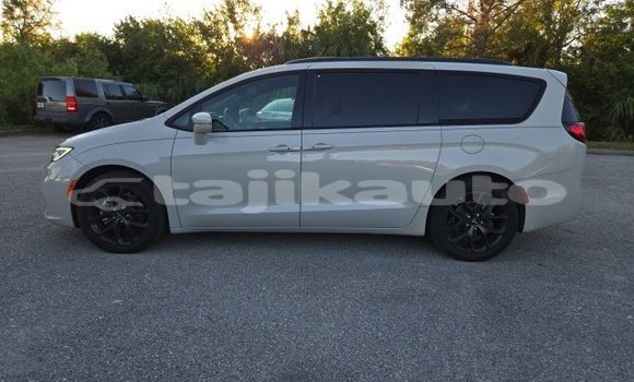 Buy Used Chrysler Pacifica White Car in Dushanbe in Dushanbe Buy Used Chrysler Pacifica White Car in Dushanbe in Dushanbe