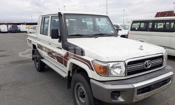 Buy Used Toyota Land Cruiser White Car in Chkalov in Sughd Buy Used Toyota Land Cruiser White Car in Chkalov in Sughd