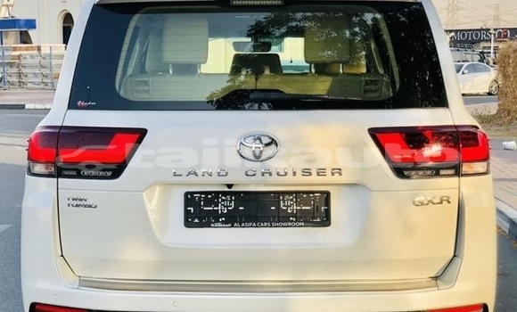 Buy Used Toyota Land Cruiser White Car in Import - Dubai in Dushanbe Buy Used Toyota Land Cruiser White Car in Import - Dubai in Dushanbe