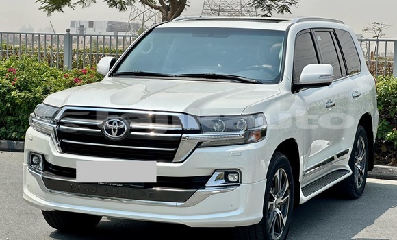 Buy Used Toyota Land Cruiser White Car in Dushanbe in Dushanbe Buy Used Toyota Land Cruiser White Car in Dushanbe in Dushanbe