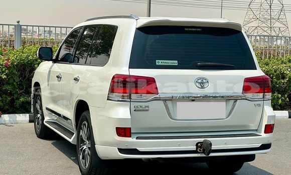 Buy Used Toyota Land Cruiser White Car in Dushanbe in Dushanbe Buy Used Toyota Land Cruiser White Car in Dushanbe in Dushanbe
