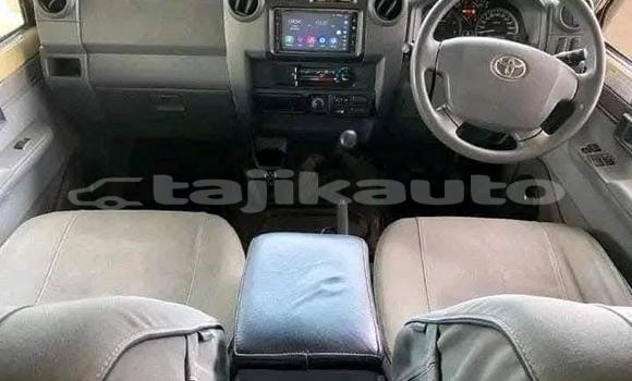 Buy Used Toyota Land Cruiser Beige Car in Khujand in Sughd Buy Used Toyota Land Cruiser Beige Car in Khujand in Sughd