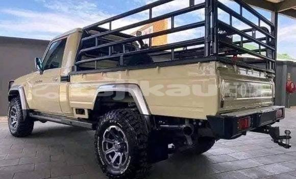 Buy Used Toyota Land Cruiser Beige Car in Khujand in Sughd Buy Used Toyota Land Cruiser Beige Car in Khujand in Sughd