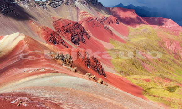 Medium with watermark efads