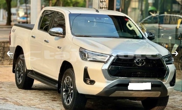Buy Used Toyota Hilux White Car in Buston in Sughd Buy Used Toyota Hilux White Car in Buston in Sughd