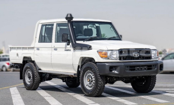 Buy Used Toyota Land Cruiser White Car in Dushanbe in Dushanbe Buy Used Toyota Land Cruiser White Car in Dushanbe in Dushanbe