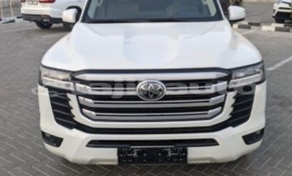 Buy Used Toyota Land Cruiser White Car in Buston in Sughd