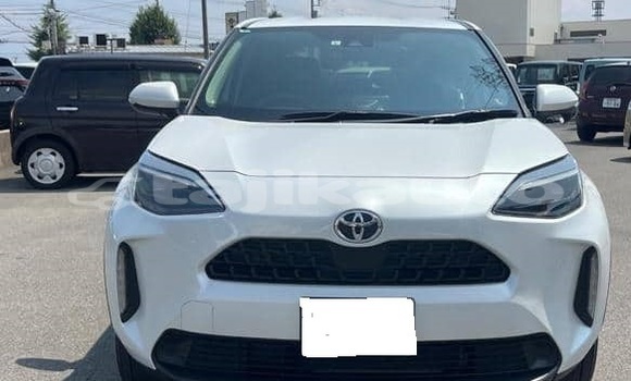 Buy Used Toyota Yaris White Car in Buston in Sughd