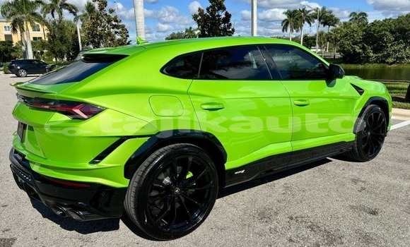 Buy Used Lamborghini Urus Green Car in Buston in Sughd Buy Used Lamborghini Urus Green Car in Buston in Sughd