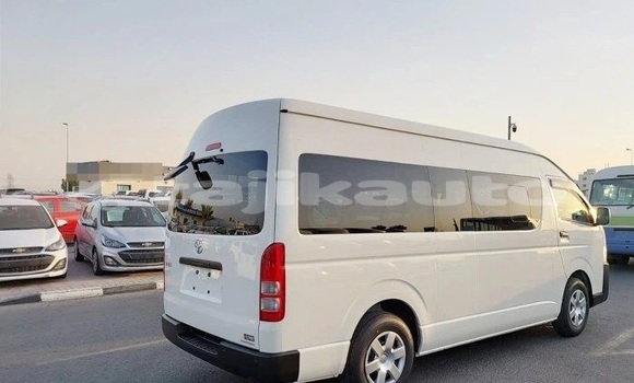 Buy Used Toyota Hiace White Car in Buston in Sughd Buy Used Toyota Hiace White Car in Buston in Sughd