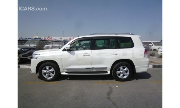 Buy Import Toyota Land Cruiser White Car in Import - Dubai in Dushanbe Buy Import Toyota Land Cruiser White Car in Import - Dubai in Dushanbe