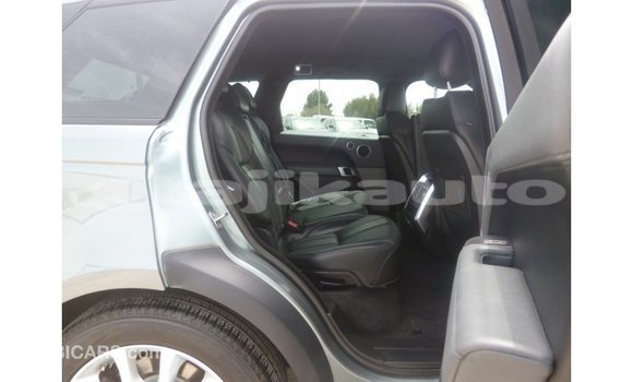 Buy Import Land Rover Range Rover Green Car in Import - Dubai in Dushanbe Buy Import Land Rover Range Rover Green Car in Import - Dubai in Dushanbe