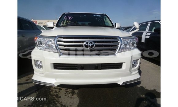 Buy Import Toyota Land Cruiser White Car in Import - Dubai in Dushanbe Buy Import Toyota Land Cruiser White Car in Import - Dubai in Dushanbe