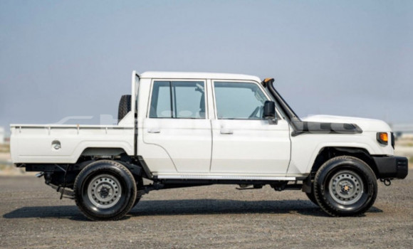 Buy Used Toyota Land Cruiser White Car in Buston in Sughd Buy Used Toyota Land Cruiser White Car in Buston in Sughd