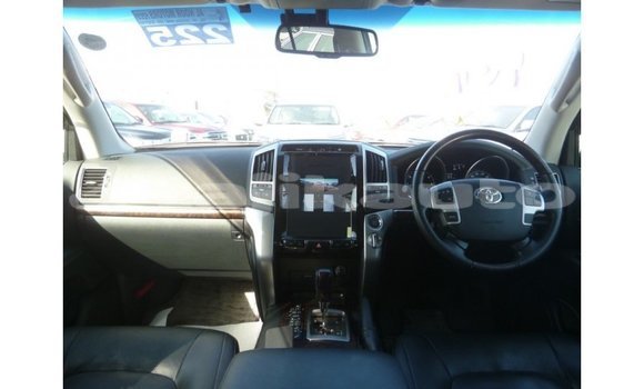 Buy Import Toyota Land Cruiser White Car in Import - Dubai in Dushanbe Buy Import Toyota Land Cruiser White Car in Import - Dubai in Dushanbe