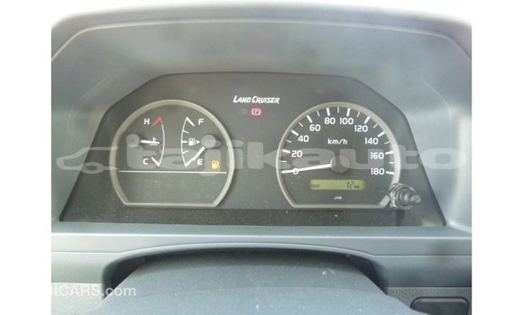 Buy Import Toyota Land Cruiser White Car in Import - Dubai in Dushanbe Buy Import Toyota Land Cruiser White Car in Import - Dubai in Dushanbe
