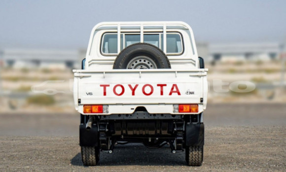 Buy Used Toyota Land Cruiser White Car in Buston in Sughd Buy Used Toyota Land Cruiser White Car in Buston in Sughd