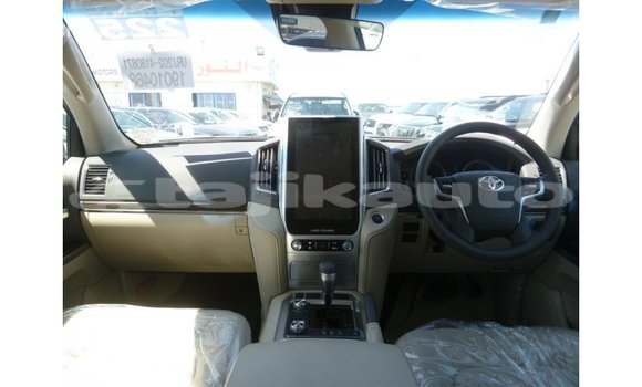 Buy Import Toyota Land Cruiser White Car in Import - Dubai in Dushanbe Buy Import Toyota Land Cruiser White Car in Import - Dubai in Dushanbe