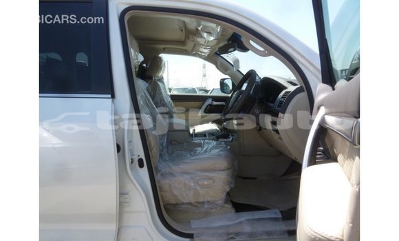 Buy Import Toyota Land Cruiser White Car in Import - Dubai in Dushanbe Buy Import Toyota Land Cruiser White Car in Import - Dubai in Dushanbe