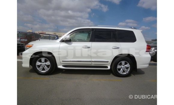 Buy Import Toyota Land Cruiser White Car in Import - Dubai in Dushanbe Buy Import Toyota Land Cruiser White Car in Import - Dubai in Dushanbe