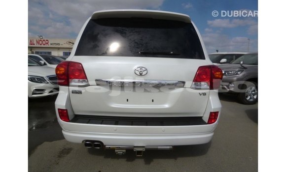Buy Import Toyota Land Cruiser White Car in Import - Dubai in Dushanbe Buy Import Toyota Land Cruiser White Car in Import - Dubai in Dushanbe