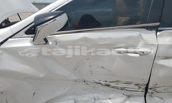 Buy Used Lexus ES White Car in Farkhor in Khatlon