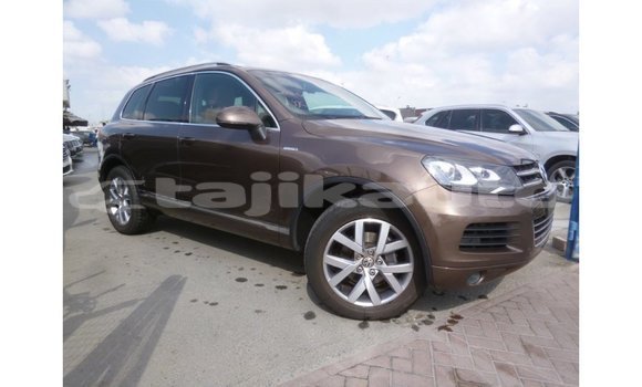 Buy Import Volkswagen Touareg Brown Car in Import - Dubai in Dushanbe