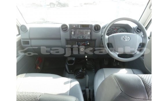 Buy Import Toyota Land Cruiser White Car in Import - Dubai in Dushanbe Buy Import Toyota Land Cruiser White Car in Import - Dubai in Dushanbe